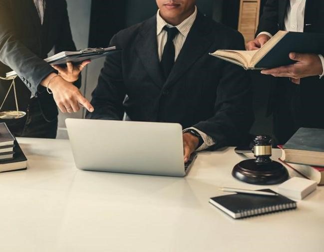 کارشناس رسمی  